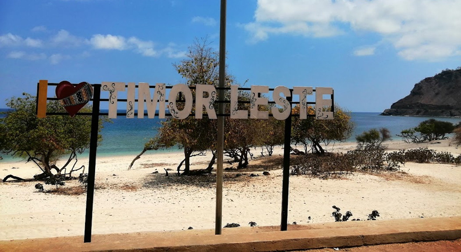  Entre 2007 e 2012 viveu e trabalhou em Timor-Leste. 