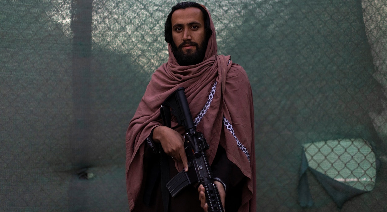  Jovem talib&atilde;. Tomada de Cabul pelas for&ccedil;as talib&atilde;s. Afeganist&atilde;o | Jorge Silva - Reuters 