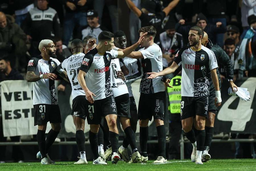 Imagem relacionada com a notícia: Os "leões" de Faro prescindem de dois jogadores do plantel
