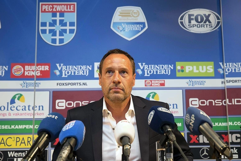 John van’t Schip já treina o Ajax
