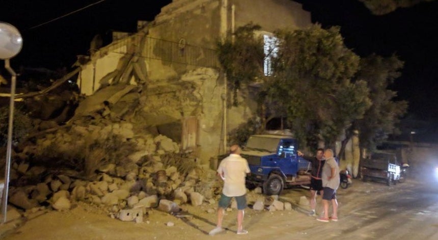 Ilha italiana de Ischia atingida por sismo