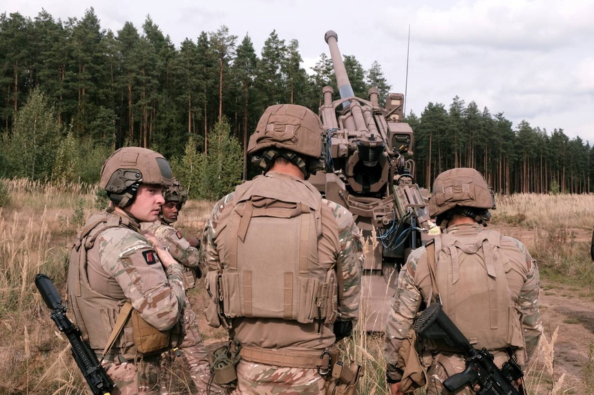 Imagem de Forças militares dos EUA regressam às operações da NATO na fronteira com a Rússia