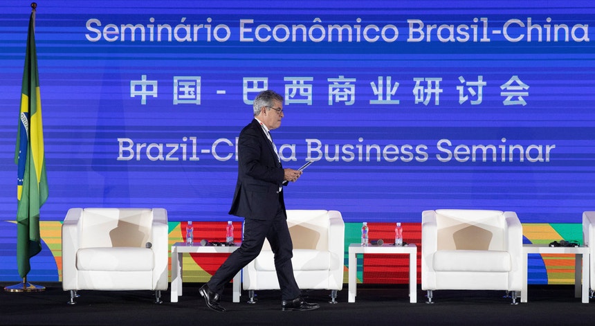 O presidente da Apex, Jorge Viana, no Fórum Empresrial Brasil-China em Pequim, a 29 de março de 2023
