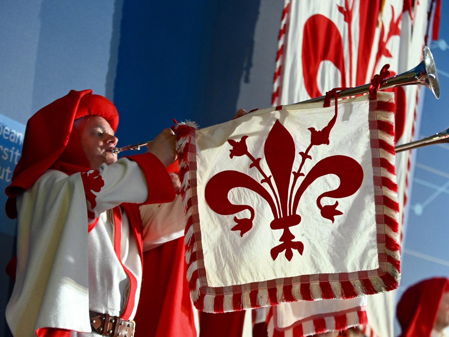  Floren&ccedil;a ao entardecer depois de dois dias de debate sobre a Uni&atilde;o Europeia. Fonte: TP 
