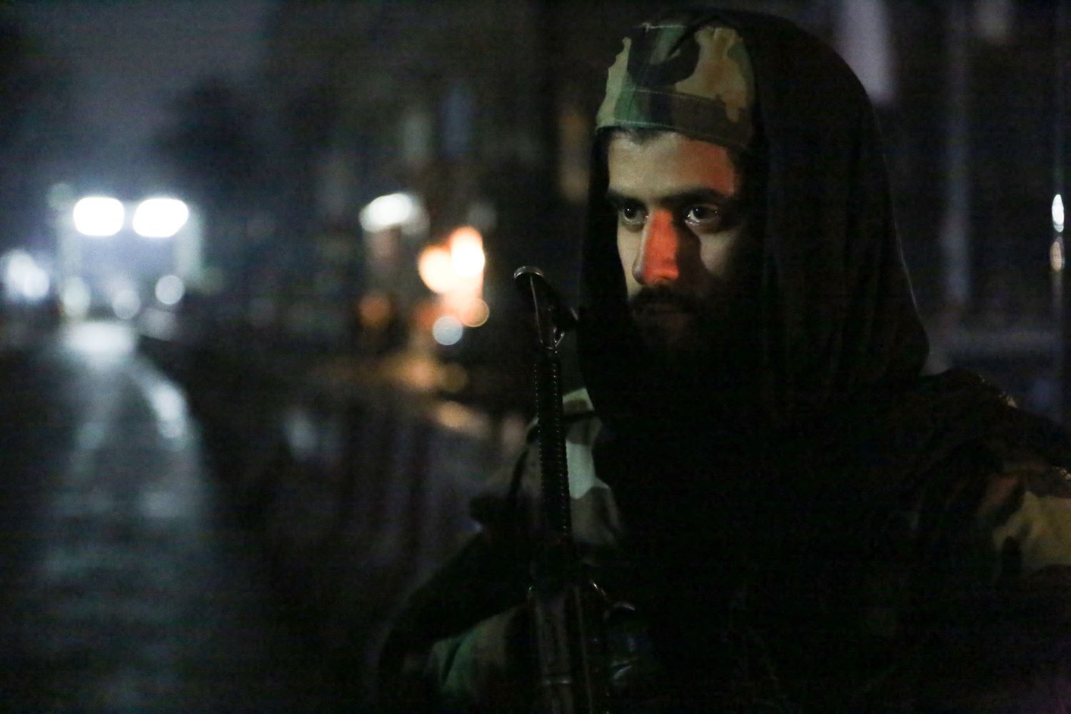 Explosões em Cabul. Governo invoca retaliação contra aviões paquistaneses