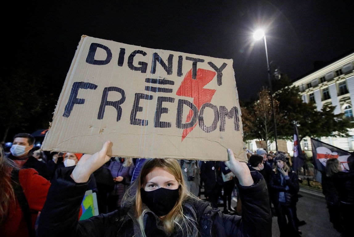  Dia 30, Vars&oacute;via, Marcha da Mulher, &quot; Dignidade &eacute; igual a Liberdade&quot;, l&ecirc;-se | Kacper Pempel - Reuters  