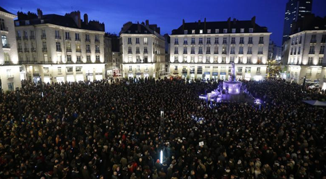 Nantes, vigília contra atentado em Paris, 7 de janeiro 2015, Reuters Nantes, vigília contra atentado em Paris, 7 de janeiro 2015, Reuters