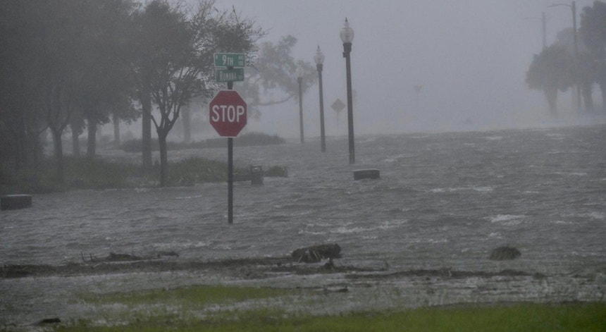 O furacão Sally atingiu terra quarta-feira, 16 de setembro, e passou a tempestade tropical, provocando entretanto inundações históricas no Alabama e na Florida 
