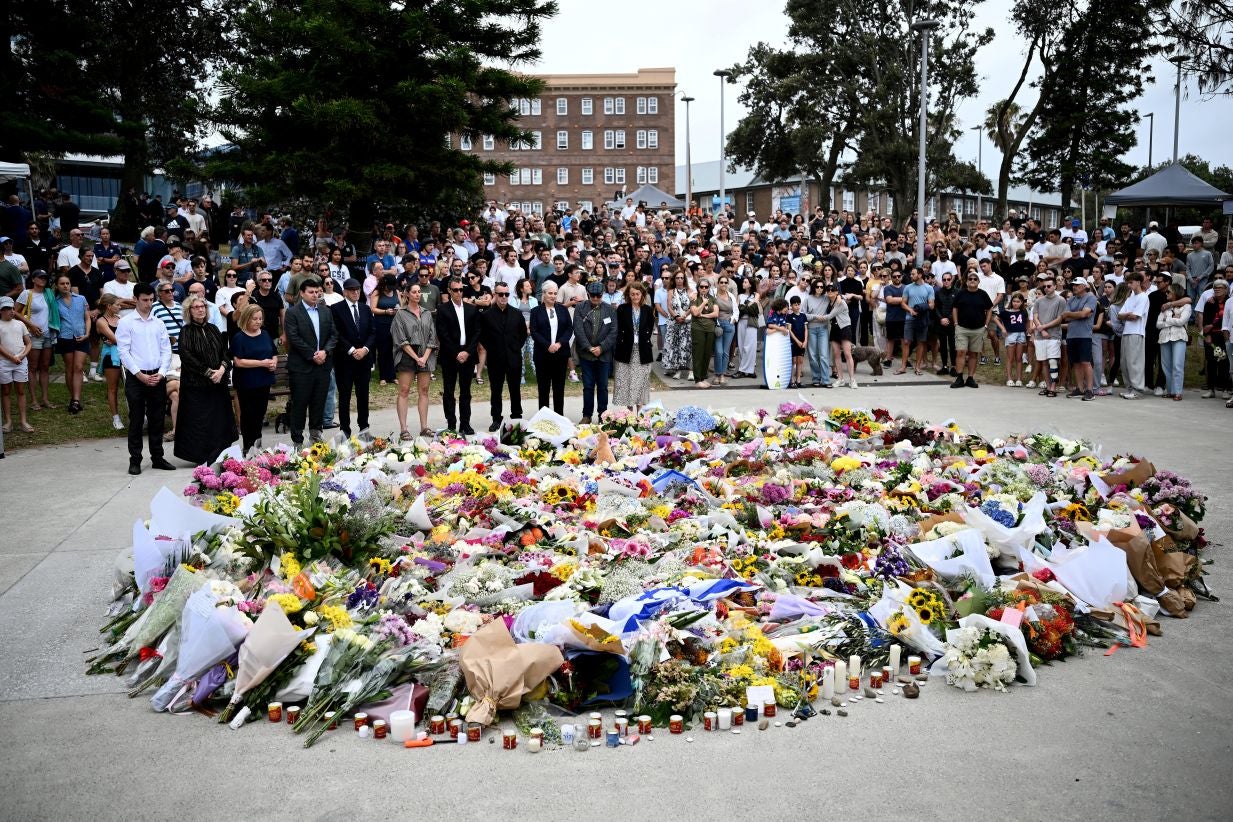 É falso que islâmicos de Sydney festejaram o atentado na praia de Bondi com fogo de artifício