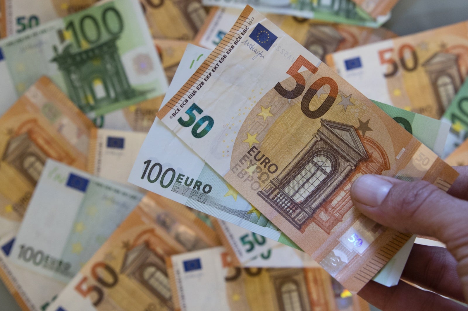 Salário mínimo vai ter aumento de 30 euros, passando para ...