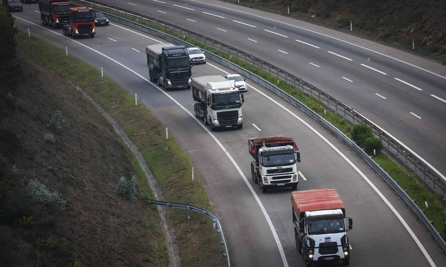 Truckers protest rising fuel costs with slow-moving march