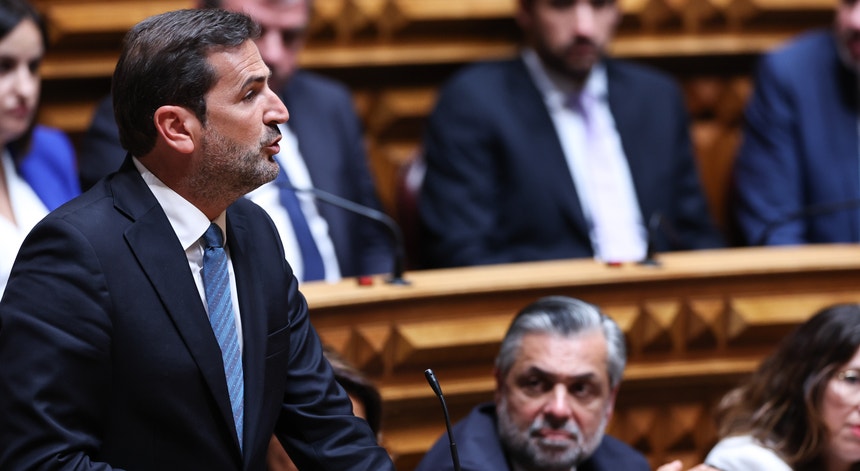 PSD Leader Slams Chega's Ventura as 'Incendiary' for Joining Immigrant Protest Outside Parliament