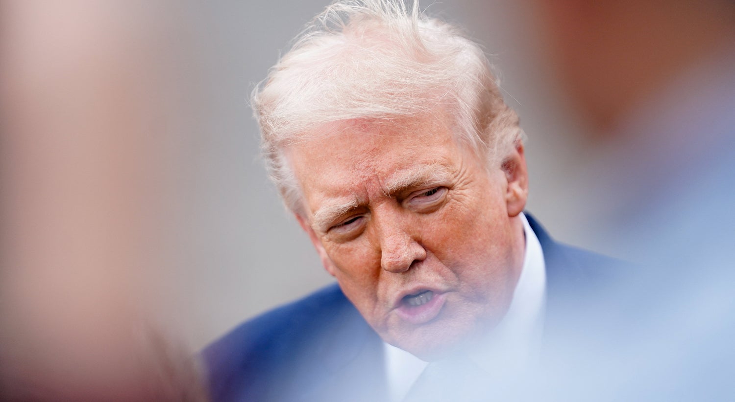 Trump ameaça enviar agentes do ICE para garantir controlos de segurança nos aeroportos