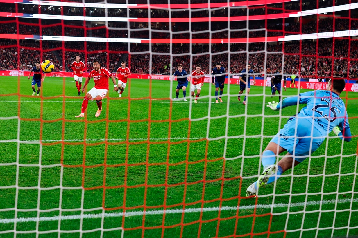 Pen�lti de Pavlidis d� vit�ria sobre Famalic�o