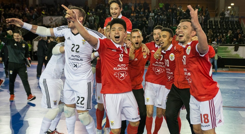 Benfica goleou Sporting na final da Taça da Liga
