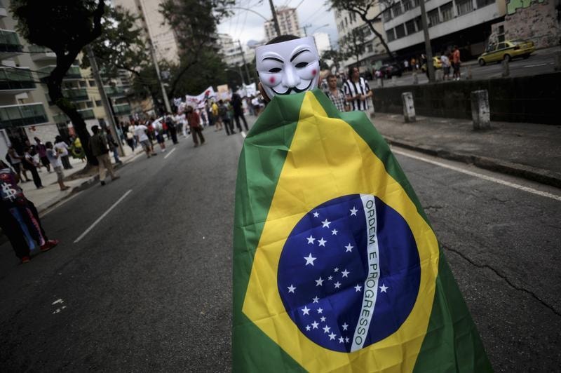  Rio de Janeiro, 30 de Junho de 2013, o &uacute;ltimo dia do m&ecirc;s de todas as manifesta&ccedil;&otilde;es. Lunae Parracho / Reuters 
