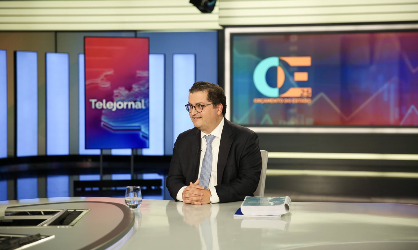 Sarmento admite descer IRS acima do plano da AD e não garante novo bónus a pensionistas