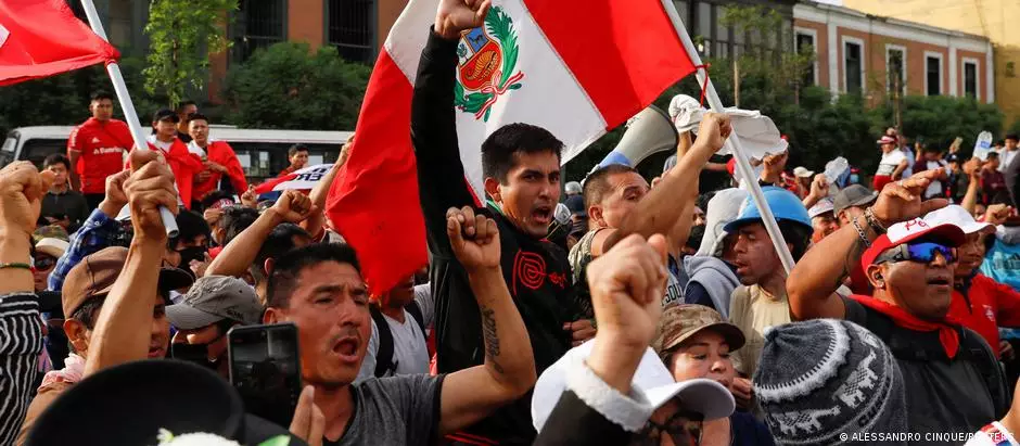 Milhares de manifestantes denunciam alegada fraude nas presidenciais do Peru