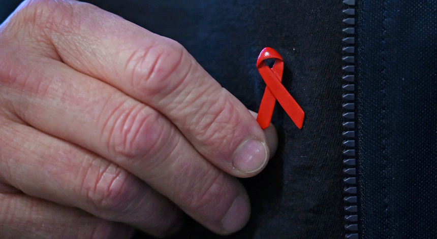 Imagem de Polémica. DGS rejeita discriminação e diz que publicou imagem disponibilizada pela ONUSIDA