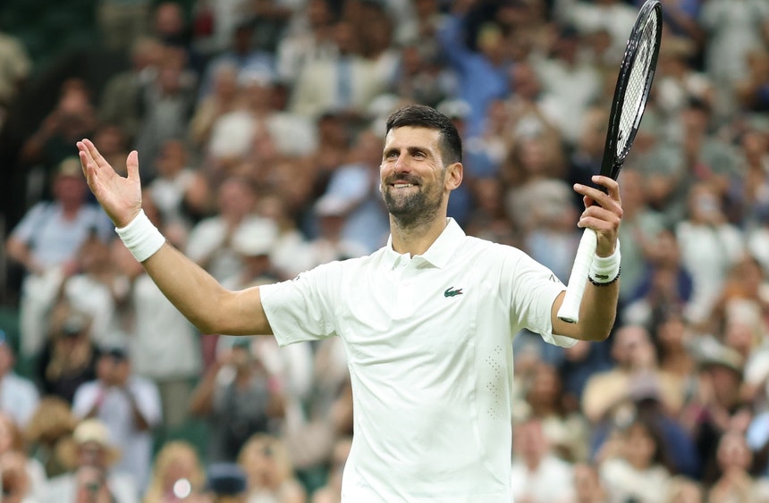 Imagem de Wimbledon. Djokovic sofre mas avança para a segunda ronda