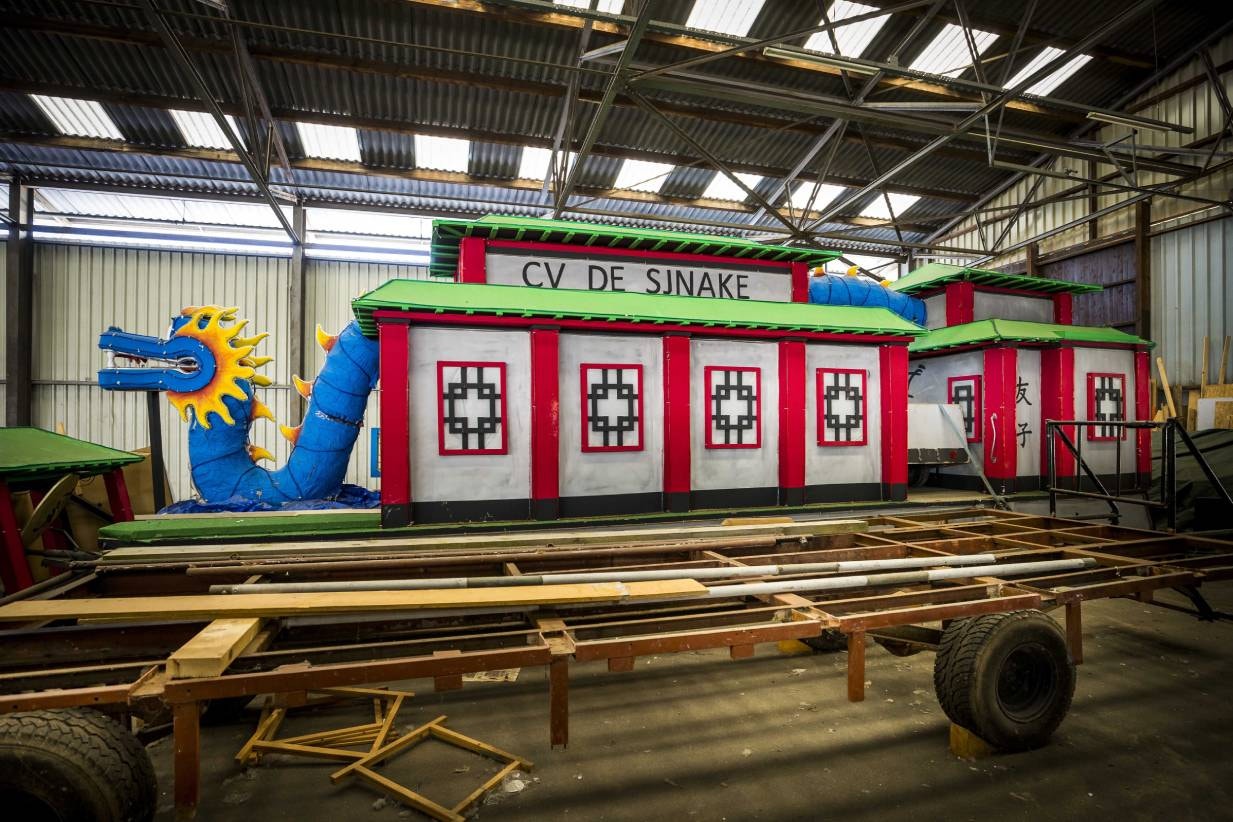  Holanda. Carros aleg&oacute;ricos permanecem nas garagens, em Heerlen | Marcel Van Hoorn - EPA  