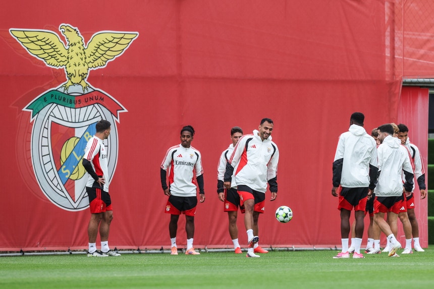 Benfica defende dois golos de avanço no reduto do Aarhus