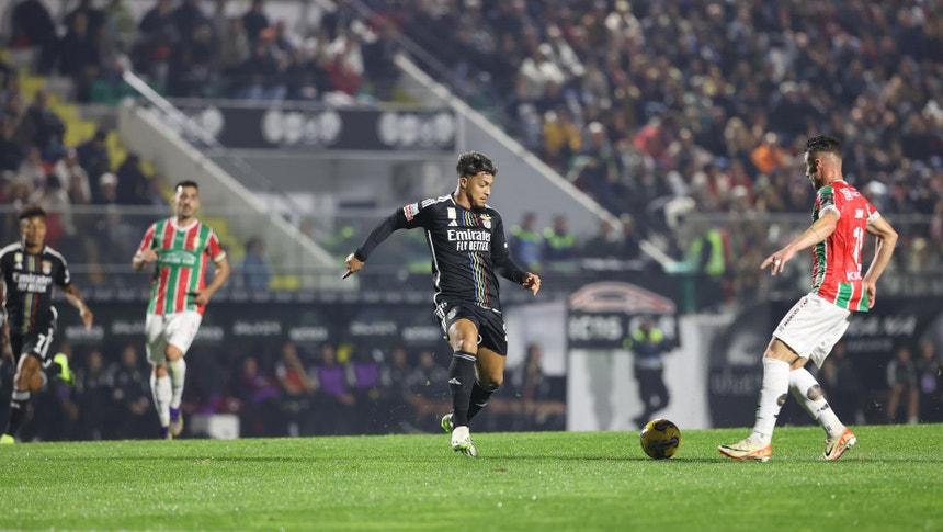 Marcos Leonardo, ao centro na foto, teve o papel principal  na janela de inverno do mercado de transferências
