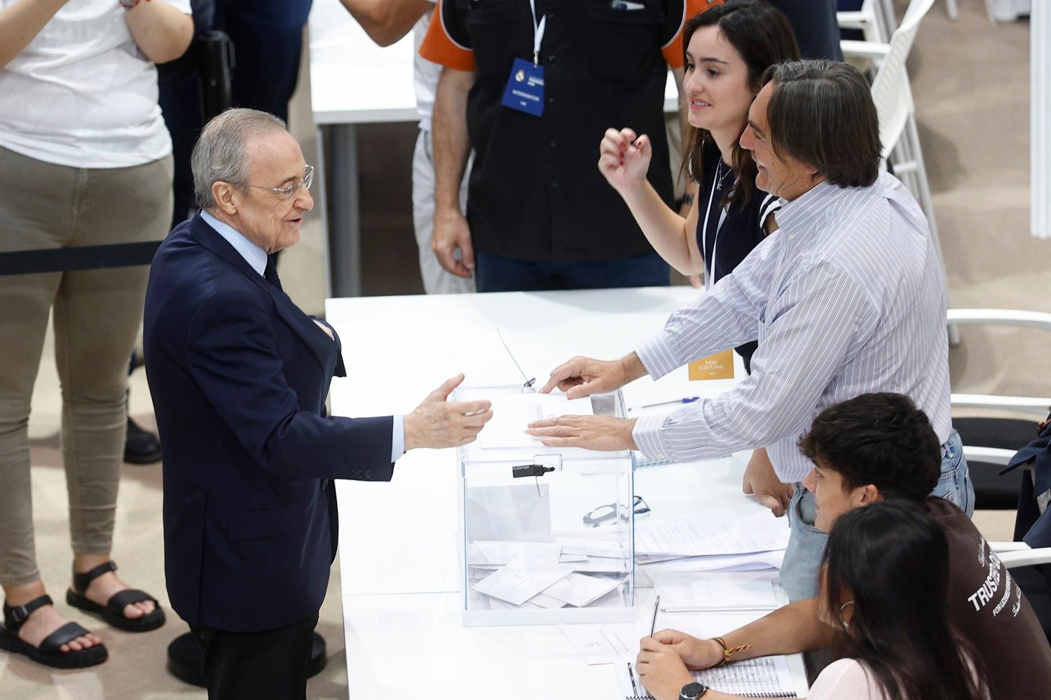 Dia de eleições no Real Madrid e de decisões para Mourinho