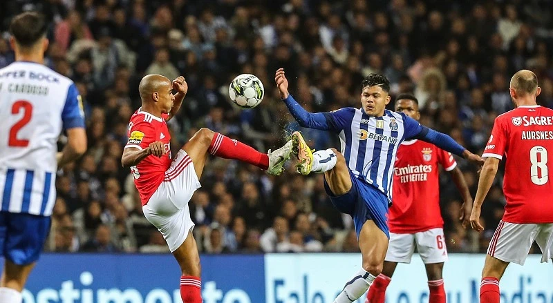 Imagem de FC Porto chama Froholdt, Samu e Pietu-ze-vski para o clássico com o Benfica