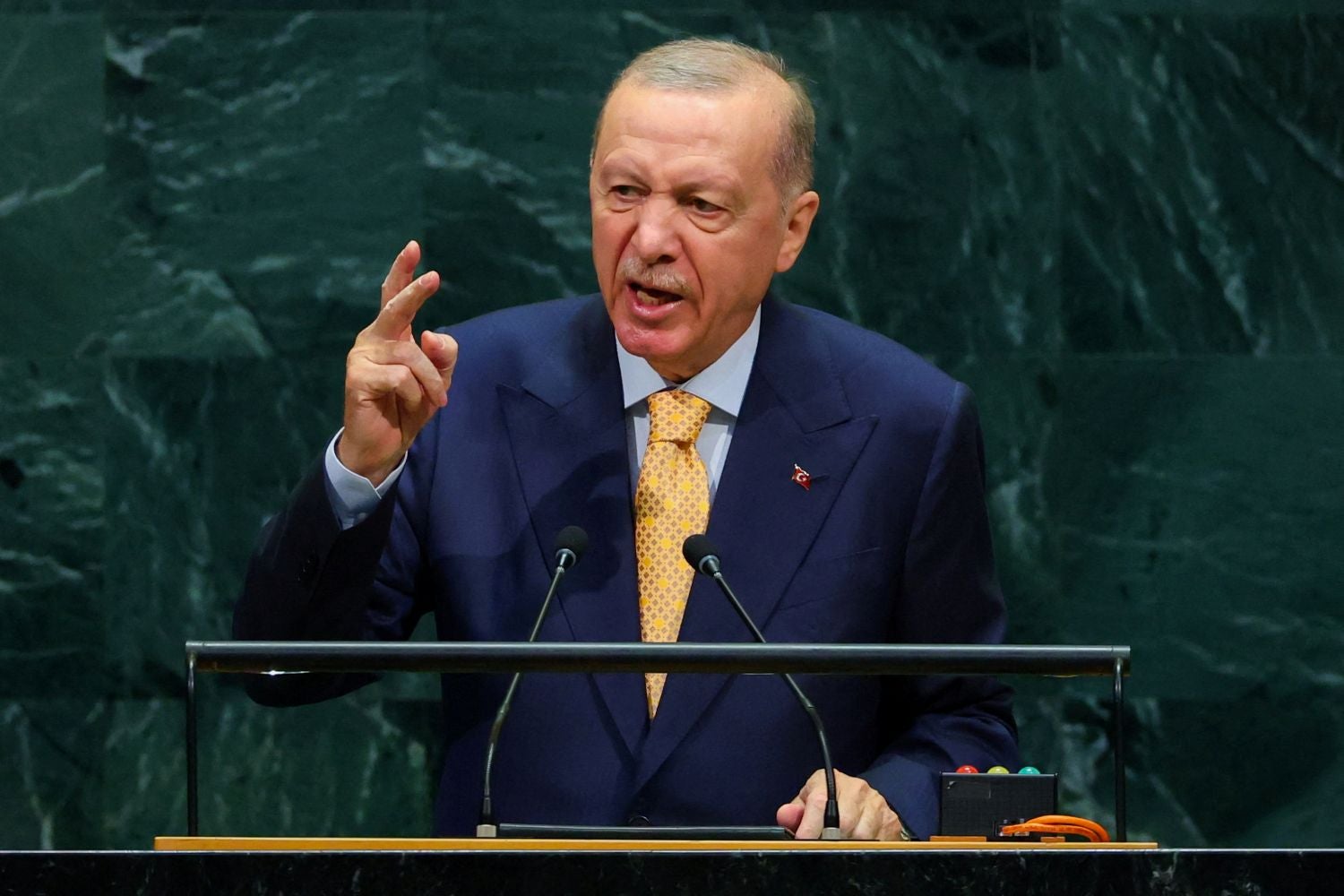Erdogan condena ataques a navios no Mar Negro e pede reconstrução de Gaza