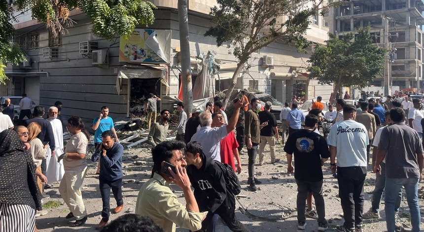 Imagem de Pelo menos cinco mortos em explosões no Irão. Israel desmente envolvimento