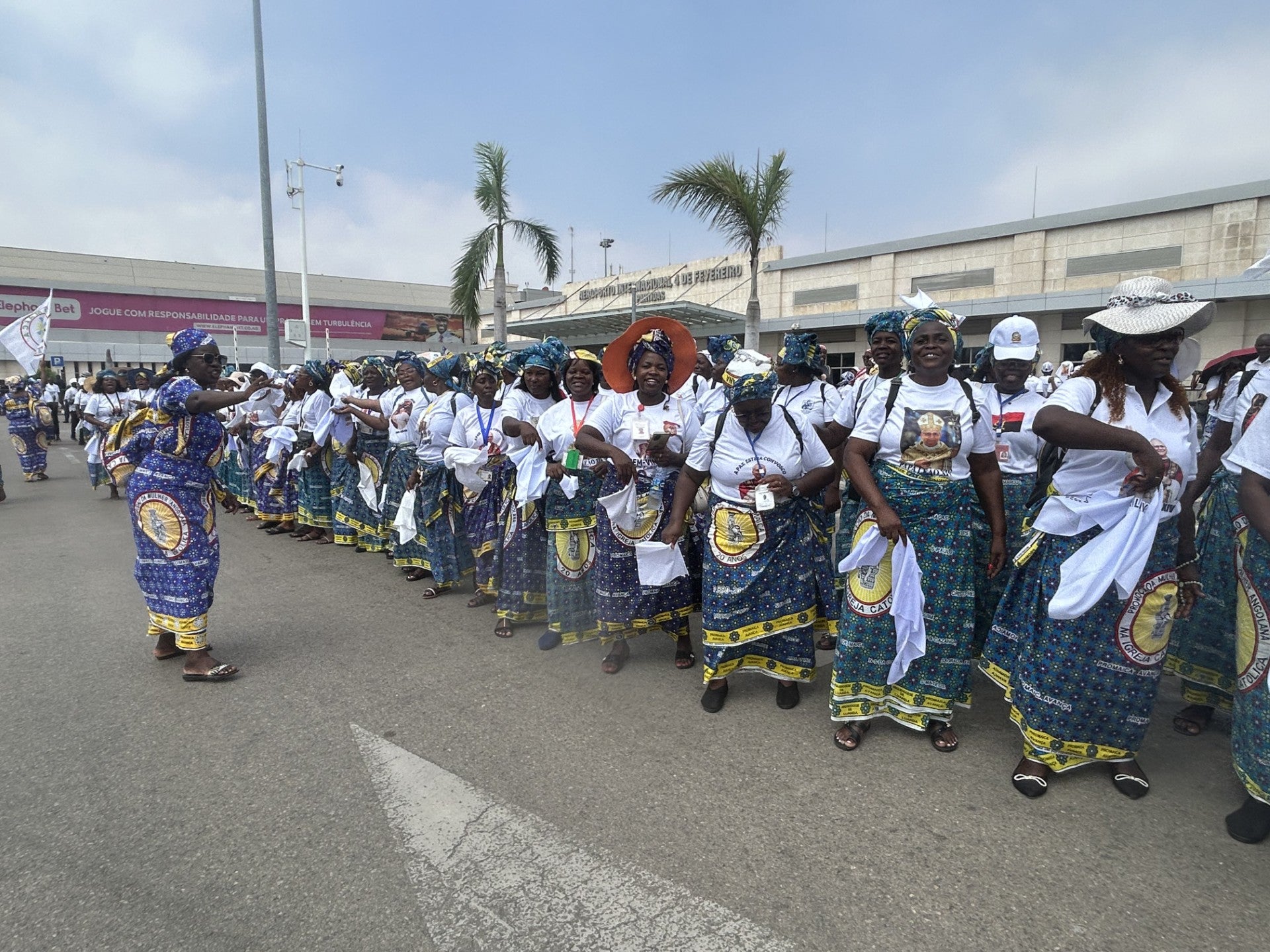 Angolanos recebem Le�o XIV