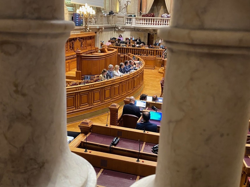 Imagem de Plataforma contra mega centrais solares na Beira Baixa entrega petição no Parlamento