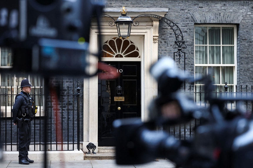O nº10 de Downing Street em Londres, residência oficial e gabinete do primeiro-ministro do Reino Unido
