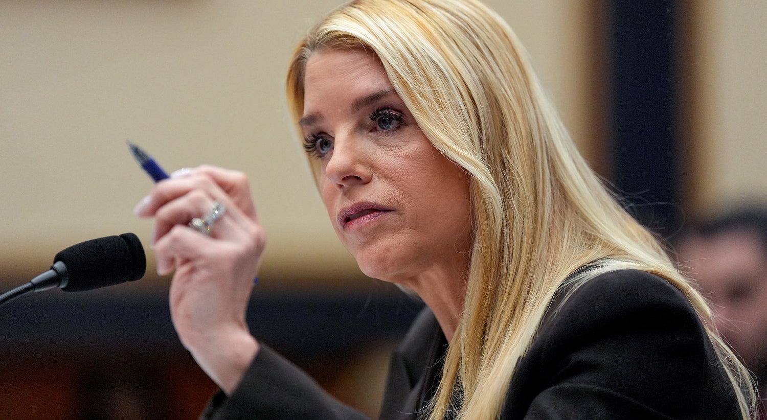 Caso Epstein. Procuradora-geral dos EUA promete omitir nomes das vítimas