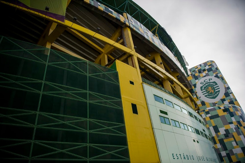 Imagem de Sporting e Benfica disputam dérbi lisboeta com líder FC Porto à espreita