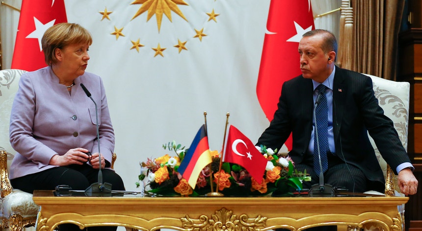 Angela Merkel recebida por Erdogan a 2 de fevereiro de 2017, na primeira visita da Chanceler a à Turquia depois do golpe de estado na Turquia em julho de 2016.
