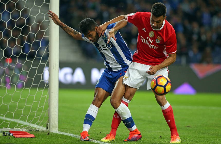 Benfica e FC Porto defrontam-se na luta pelo título de campeão