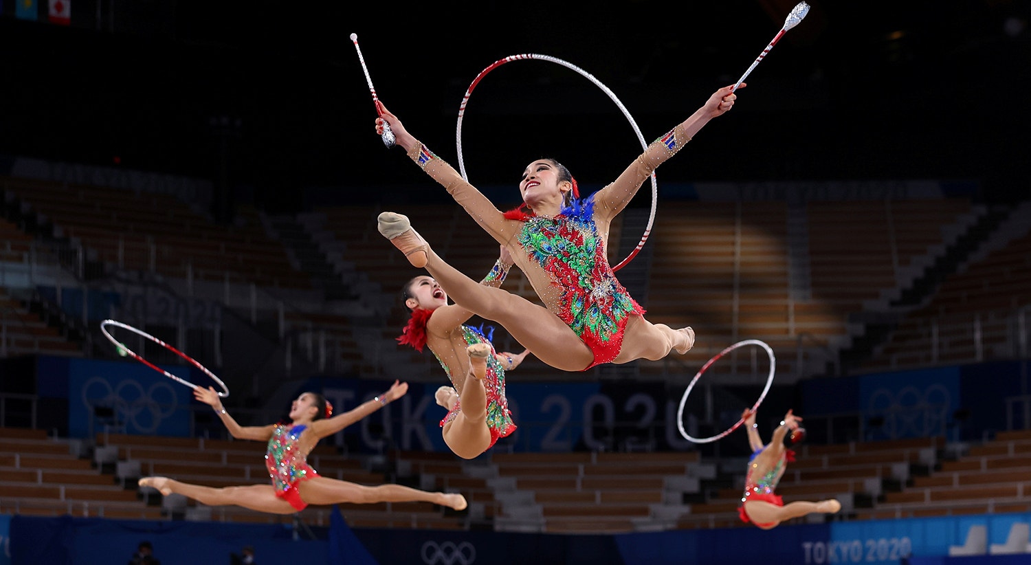   Equipa Jap&atilde;o em fase de classifica&ccedil;&atilde;o de Gin&aacute;stica r&iacute;tmica - Grupo All-Around. | Foto: Mike Blake - Reuters 