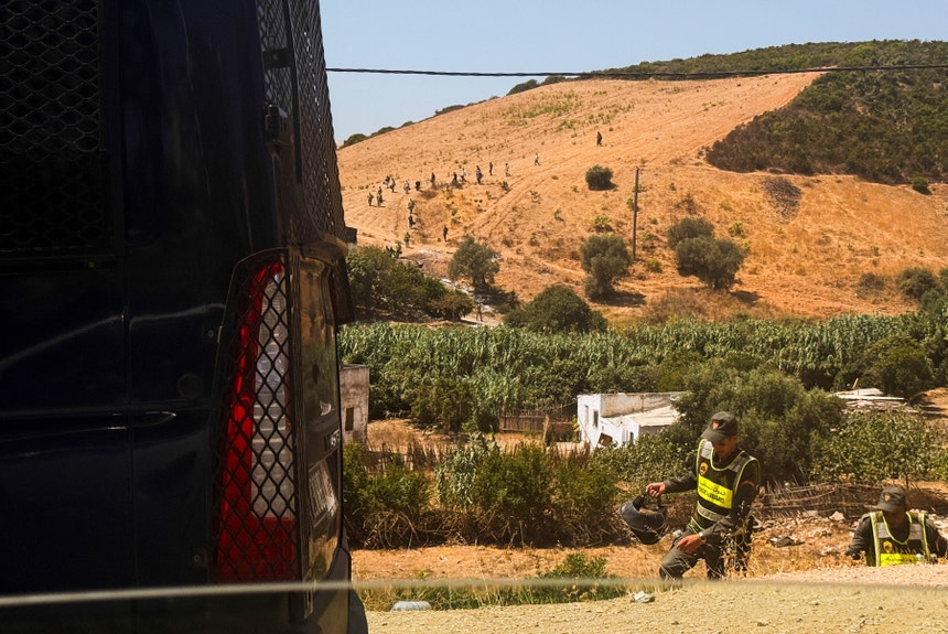 Imagem de Marrocos ordena expulsão de jornalistas espanhóis que cobriam crise migratória em Ceuta