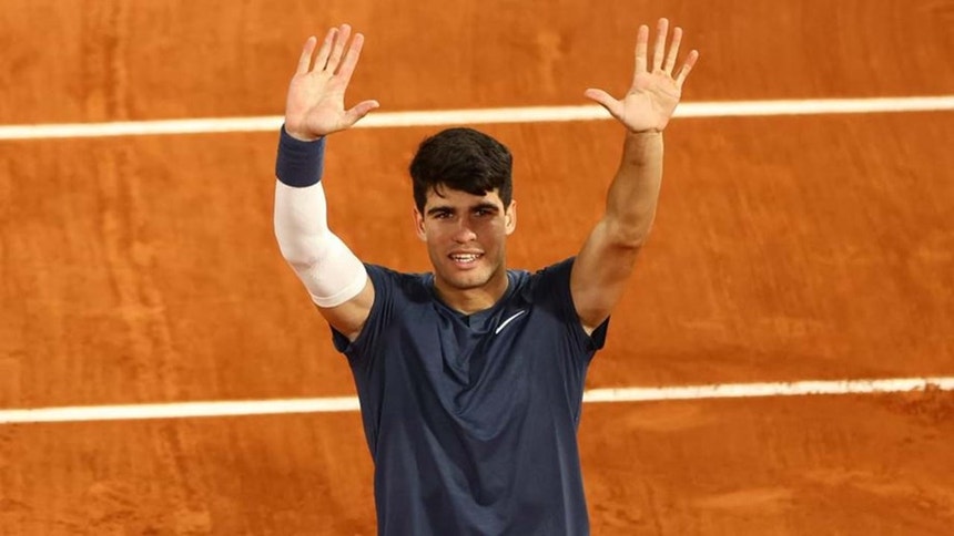 Alcaraz continua a ganhar em Roland Garros
