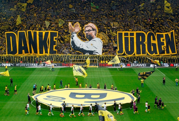 Jurgen Klopp é adorado pelos fãs do Borussia de Dortmund

