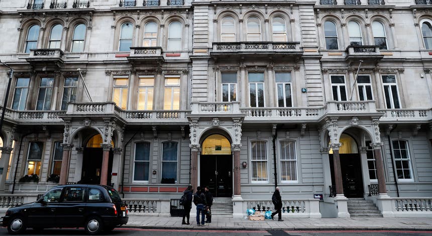 Fachada do edifício onde funciona a Orbis Business Intelligence Ltd, sediada em Londres Foto: Reuters