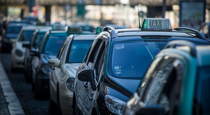 A proposta de lei do novo regime jurídico do táxi prevê mudanças nesta atividade

