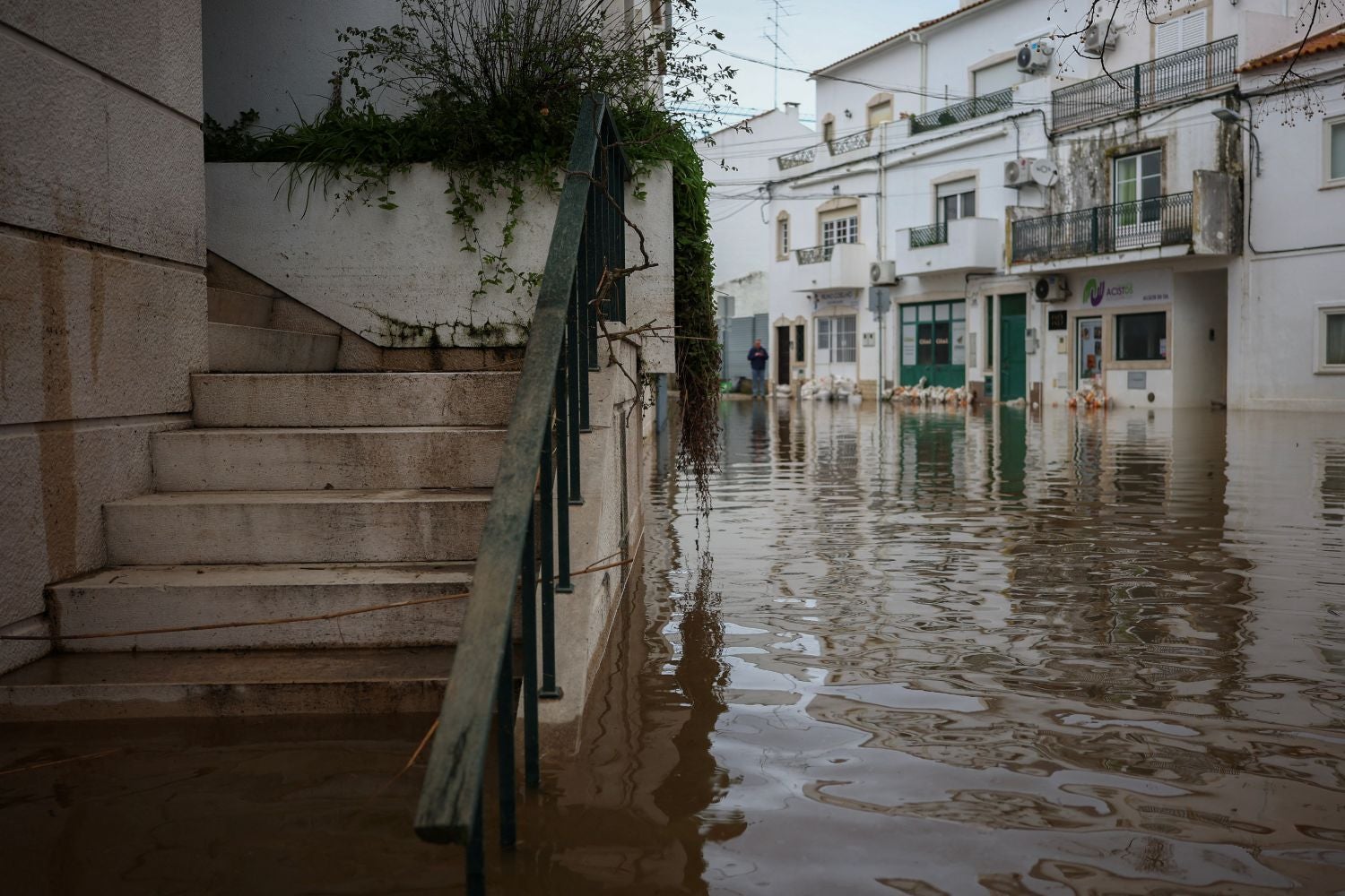 Mau tempo. Pagos em três dias apoios à reconstrução de casas até 5.000 euros