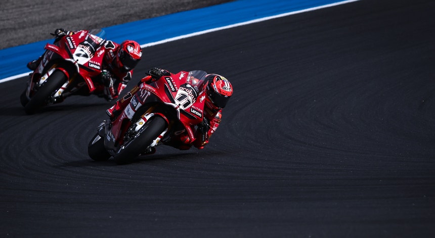 Imagem de Superbikes: Miguel Oliveira oitavo no Estoril em nova vitória e recorde de Bulega