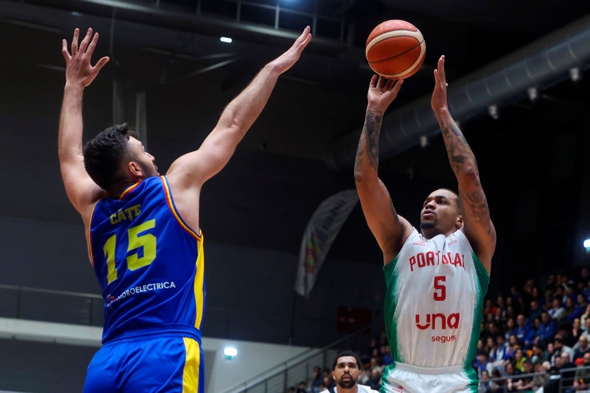 Portugal vence Roménia e lidera Grupo B na corrida ao Mundial de basquetebol