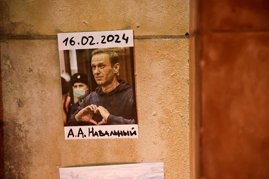 Alexei Navalny morreu a 16 de fevereiro numa colónia penal no Ártico onde cumpria uma sentença de 19 anos de prisão.
