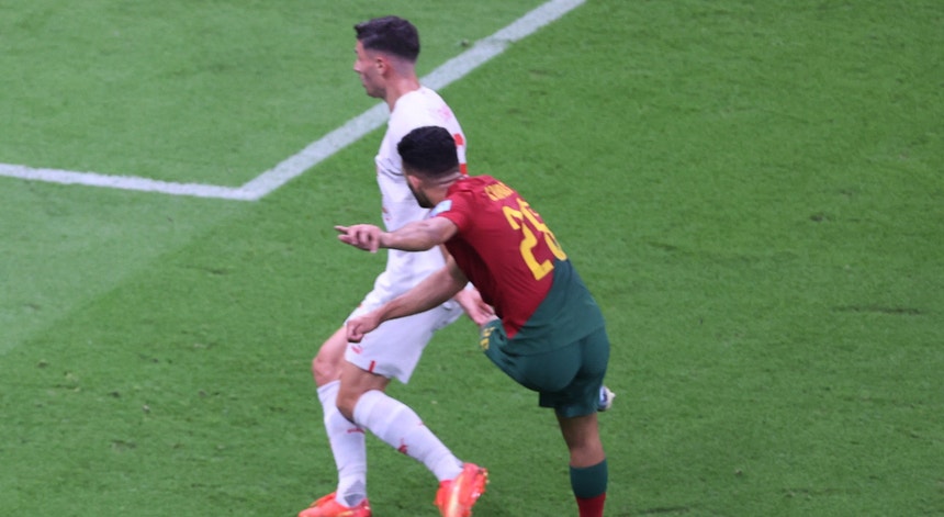 O gesto técnico de Gonçalo Ramos no primeiro golo frente à Suíça
