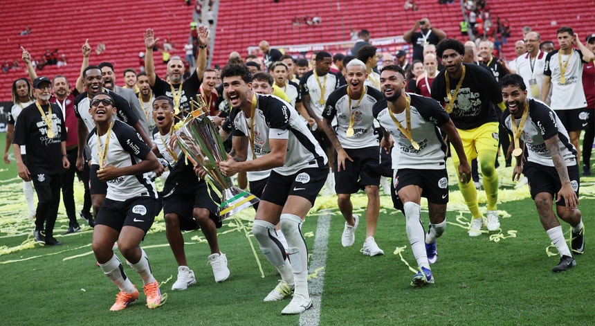 Corinthians conquista Supertaça brasileira